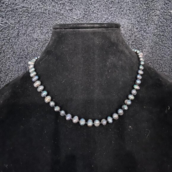 18" Oval Black Faux Pearl Necklace - Picture 1 of 3